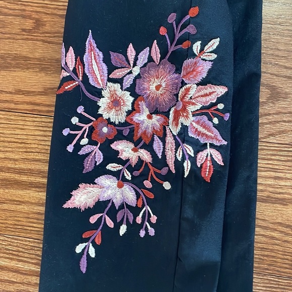 Style & Co black stretch pull on pants with embroidered floral bouquet slim leg - Picture 12 of 13